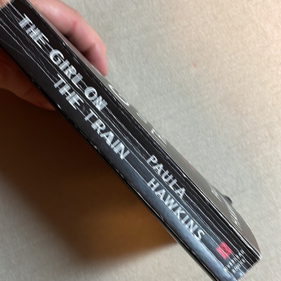 📚2/$6  The Girl on the Train - Picture 3 of 12